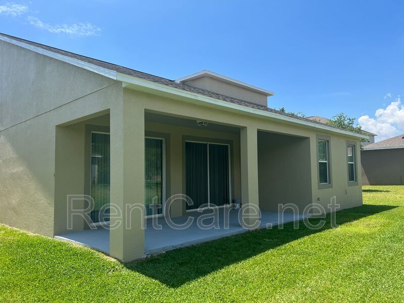 Beautiful 4/3.5 home located in Independence Signature Lakes Community of Winter Garden! property image