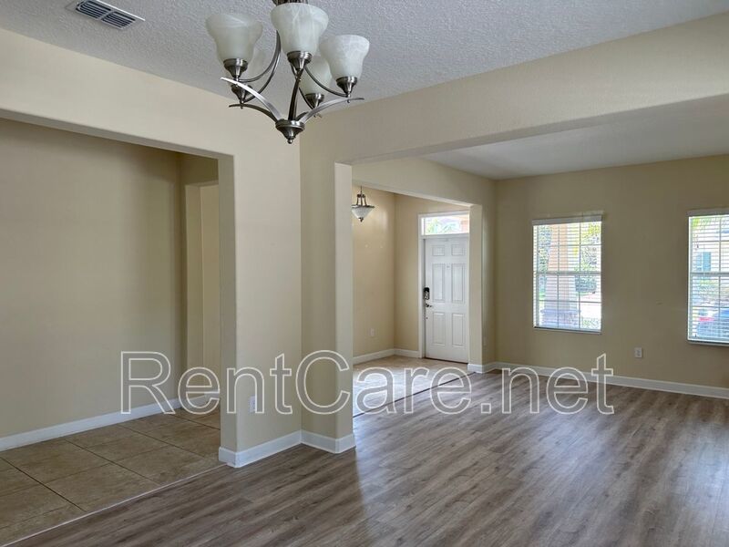 Beautiful 4/3.5 home located in Independence Signature Lakes Community of Winter Garden! property image
