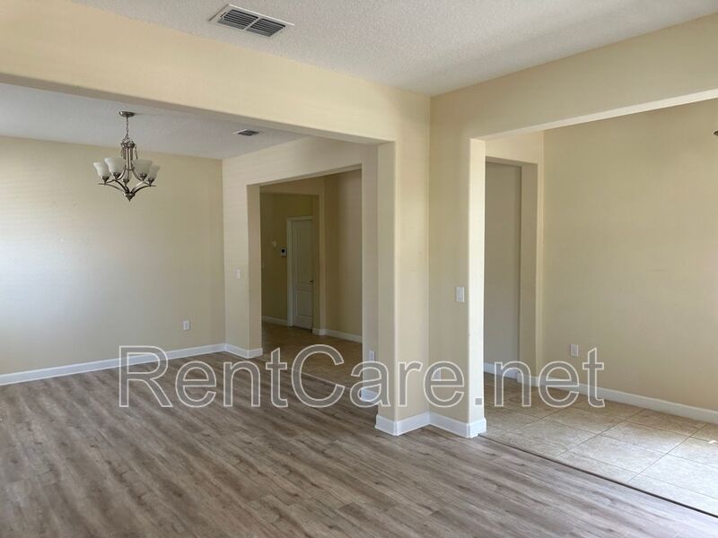 Beautiful 4/3.5 home located in Independence Signature Lakes Community of Winter Garden! property image