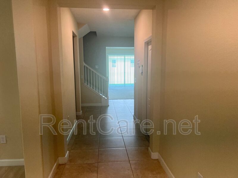 Beautiful 4/3.5 home located in Independence Signature Lakes Community of Winter Garden! property image