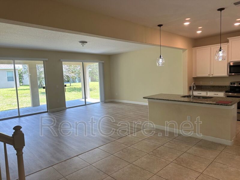 Beautiful 4/3.5 home located in Independence Signature Lakes Community of Winter Garden! property image