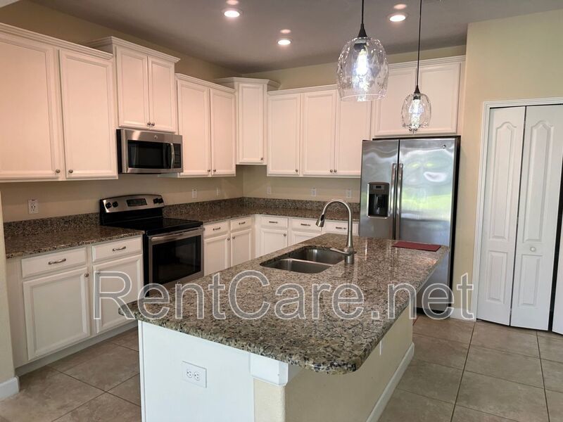 Beautiful 4/3.5 home located in Independence Signature Lakes Community of Winter Garden! property image