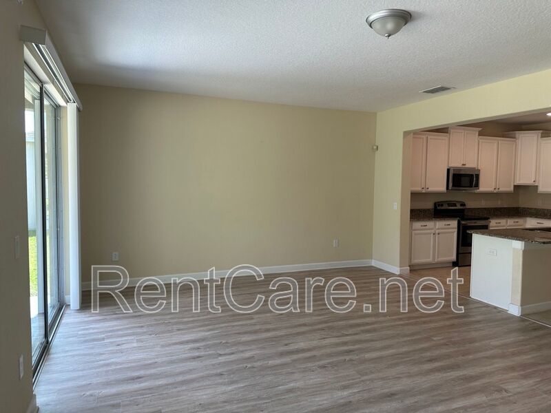 Beautiful 4/3.5 home located in Independence Signature Lakes Community of Winter Garden! property image
