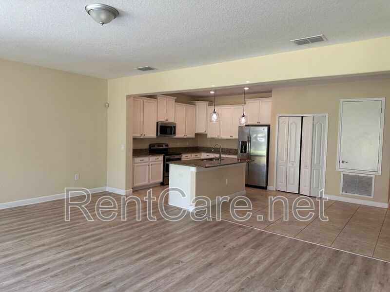 Beautiful 4/3.5 home located in Independence Signature Lakes Community of Winter Garden! property image