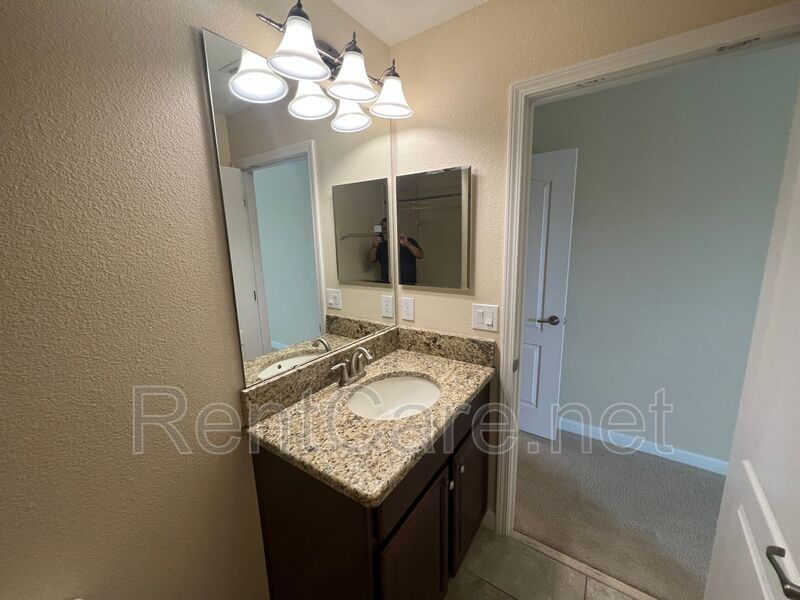 Beautiful 4/3.5 home located in Independence Signature Lakes Community of Winter Garden! property image