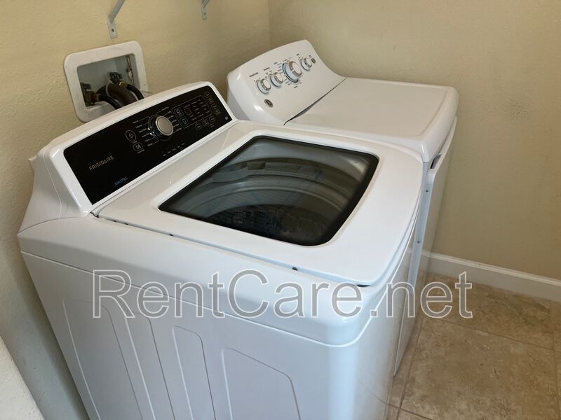 Beautiful 4/3.5 home located in Independence Signature Lakes Community of Winter Garden! property image