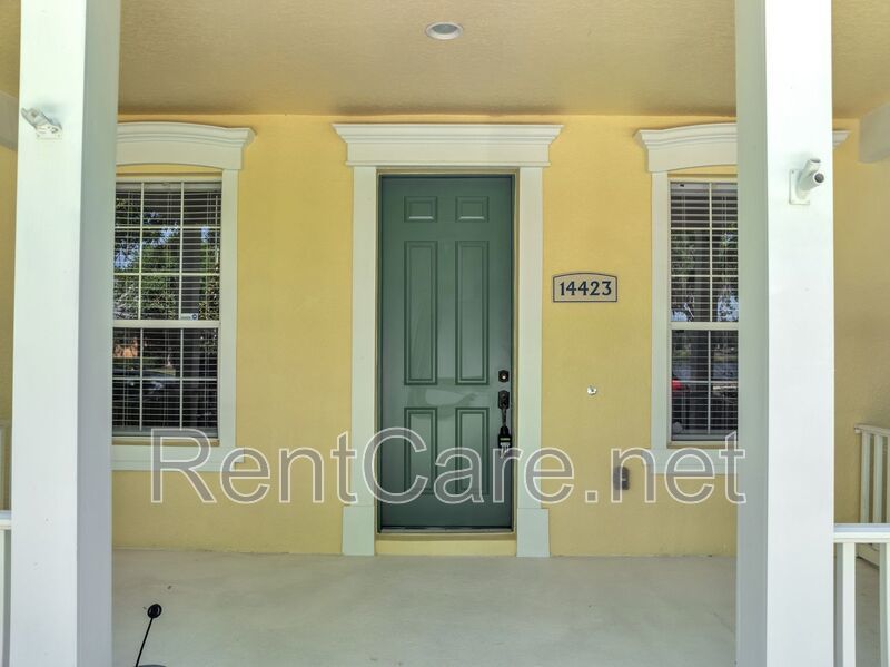 Lovely 4/3.5 Town Home in Summerport with 2 car garage! Available August! property image