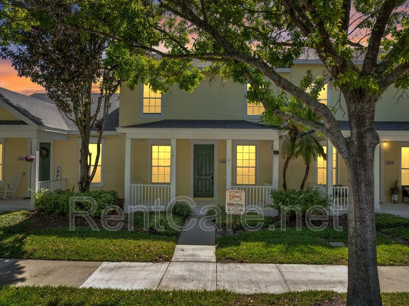 Lovely 4/3.5 Town Home in Summerport with 2 car garage! Available August! property image