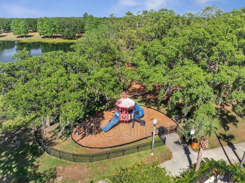 Lovely 4/3.5 Town Home in Summerport with 2 car garage! Available August! property image