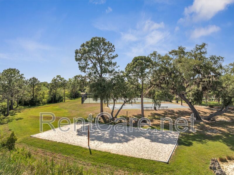 Lovely 4/3.5 Town Home in Summerport with 2 car garage! Available August! property image