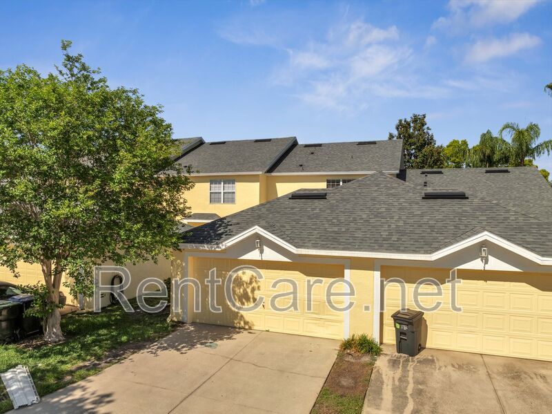 Lovely 4/3.5 Town Home in Summerport with 2 car garage! Available August! property image