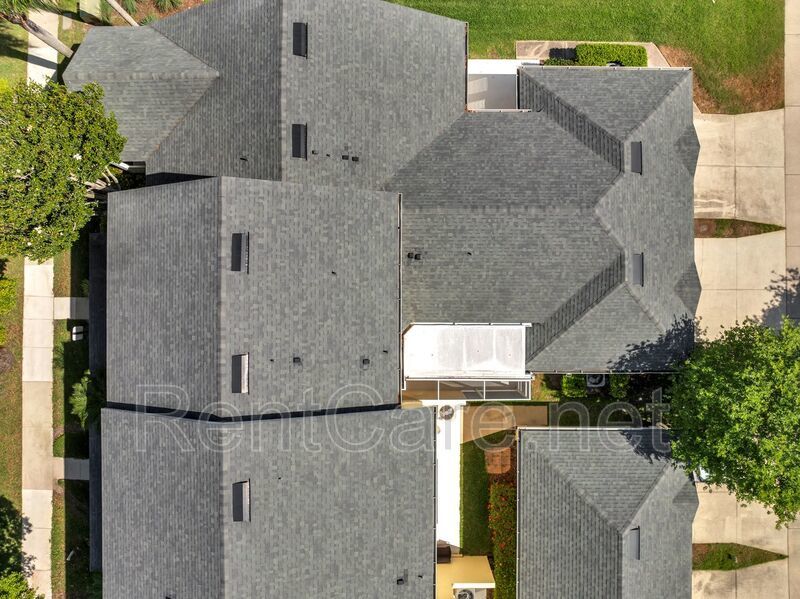 Lovely 4/3.5 Town Home in Summerport with 2 car garage! Available August! property image