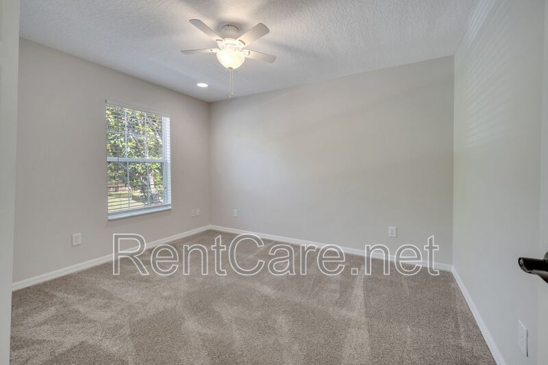 Lovely 4/3.5 Town Home in Summerport with 2 car garage! Available August! property image