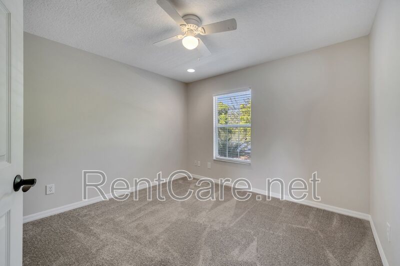 Lovely 4/3.5 Town Home in Summerport with 2 car garage! Available August! property image