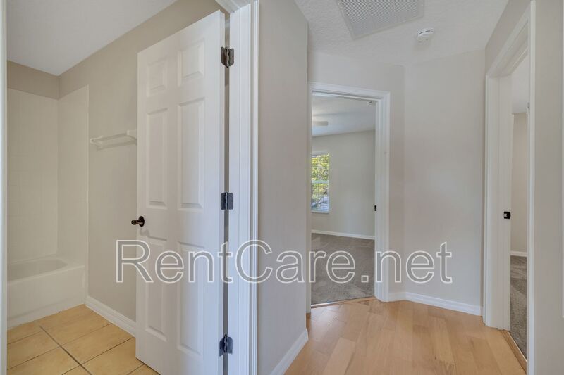 Lovely 4/3.5 Town Home in Summerport with 2 car garage! Available August! property image