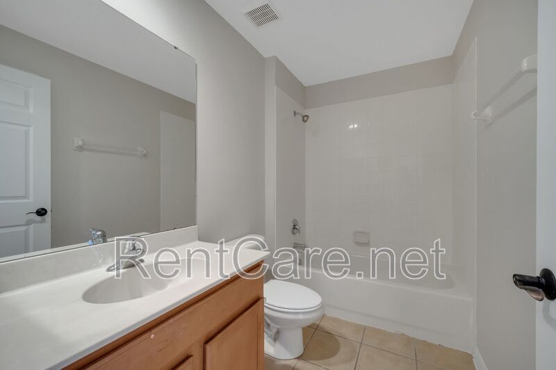 Lovely 4/3.5 Town Home in Summerport with 2 car garage! Available August! property image
