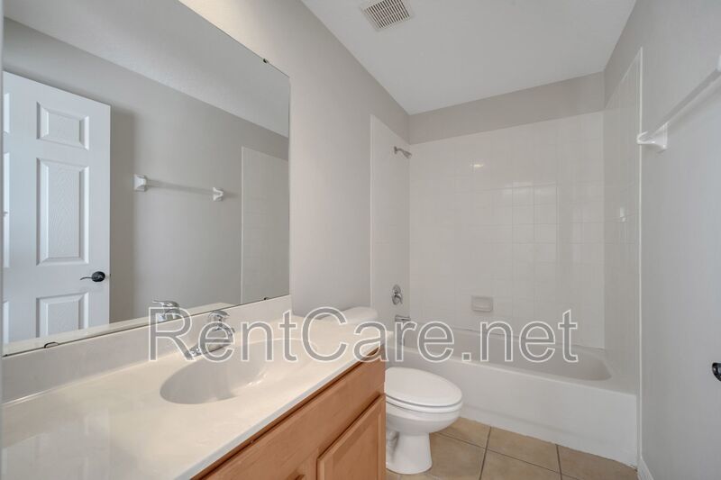 Lovely 4/3.5 Town Home in Summerport with 2 car garage! Available August! property image