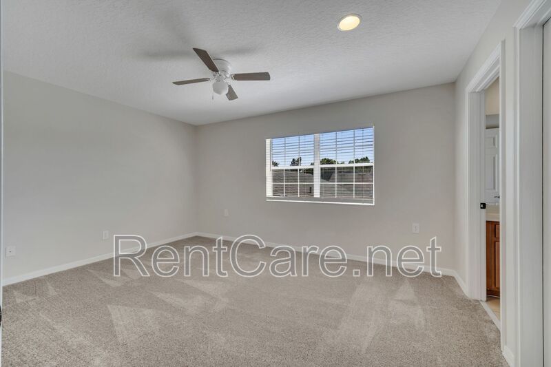 Lovely 4/3.5 Town Home in Summerport with 2 car garage! Available August! property image