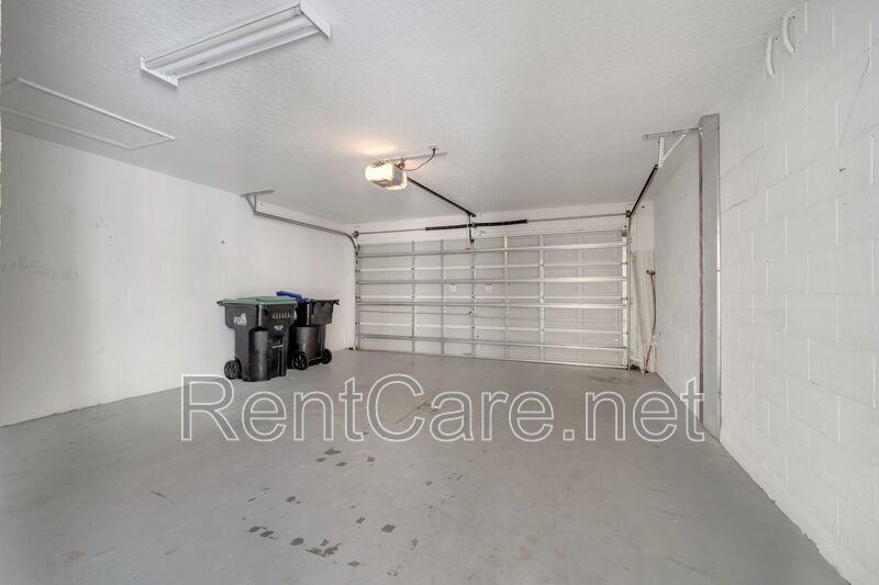 Lovely 4/3.5 Town Home in Summerport with 2 car garage! Available August! property image