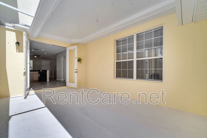 Lovely 4/3.5 Town Home in Summerport with 2 car garage! Available August! property image