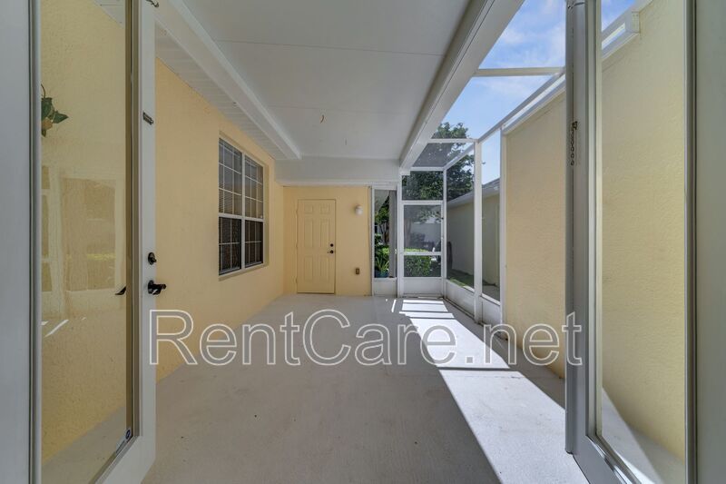 Lovely 4/3.5 Town Home in Summerport with 2 car garage! Available August! property image