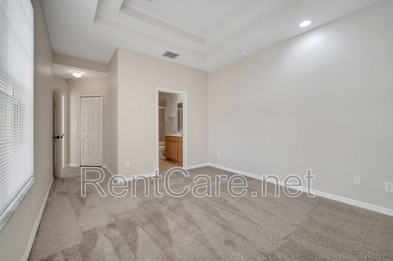 Lovely 4/3.5 Town Home in Summerport with 2 car garage! Available August! property image