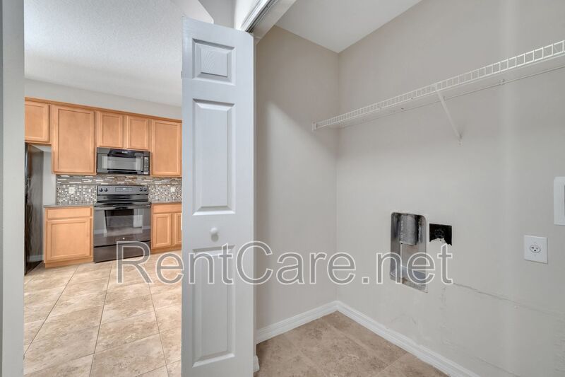 Lovely 4/3.5 Town Home in Summerport with 2 car garage! Available August! property image