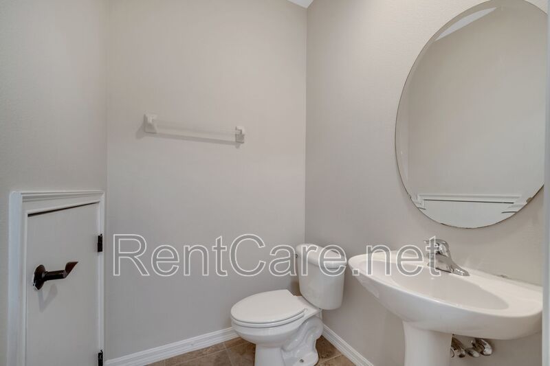 Lovely 4/3.5 Town Home in Summerport with 2 car garage! Available August! property image
