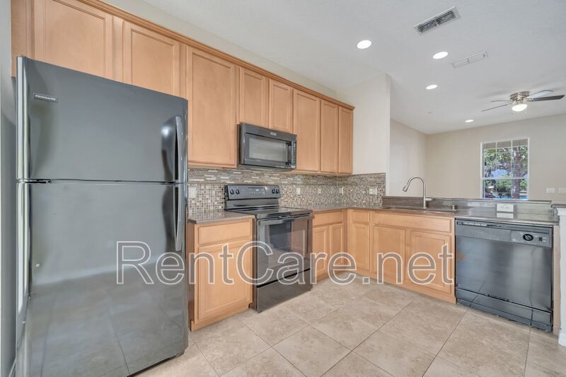 Lovely 4/3.5 Town Home in Summerport with 2 car garage! Available August! property image