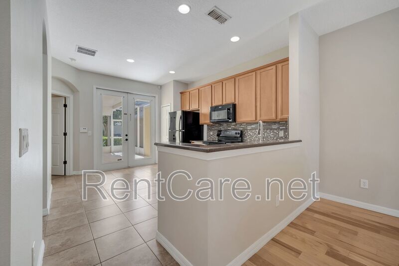 Lovely 4/3.5 Town Home in Summerport with 2 car garage! Available August! property image