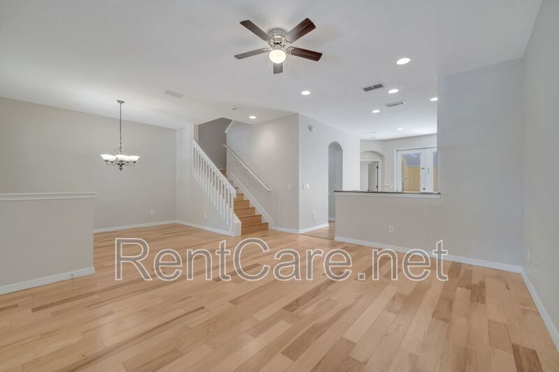 Lovely 4/3.5 Town Home in Summerport with 2 car garage! Available August! property image