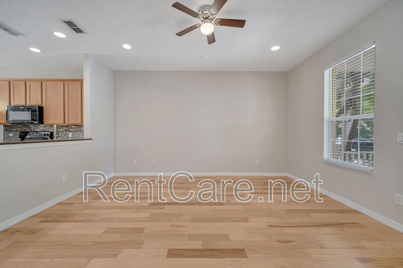 Lovely 4/3.5 Town Home in Summerport with 2 car garage! Available August! property image