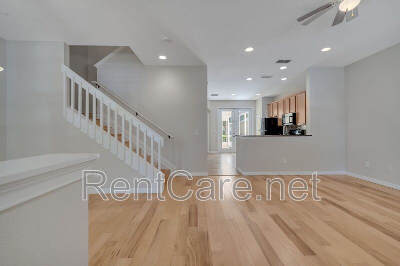 Lovely 4/3.5 Town Home in Summerport with 2 car garage! Available August! property image