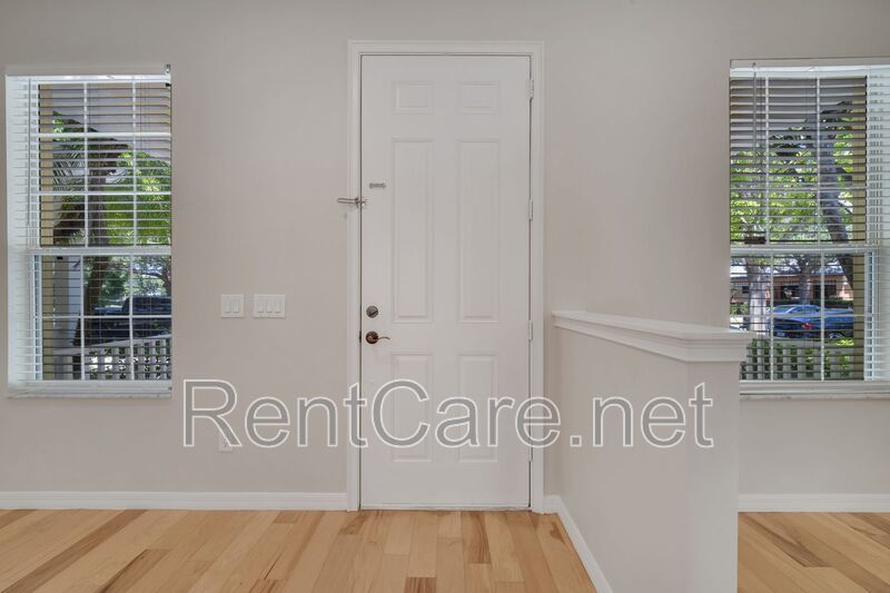 Lovely 4/3.5 Town Home in Summerport with 2 car garage! Available August! property image