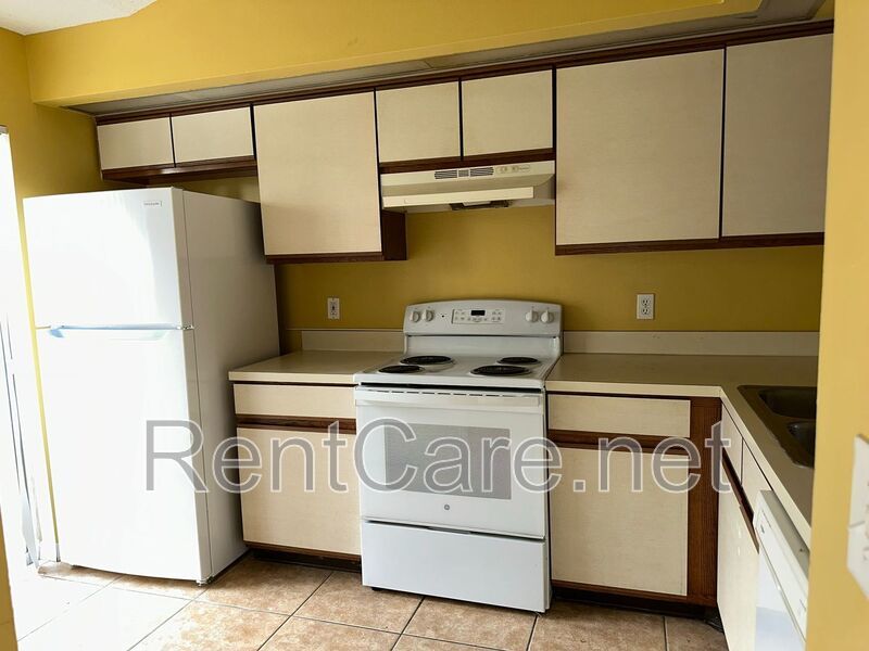 Spacious 3/2 Town Home in Meadow Woods.  Available Now! property image