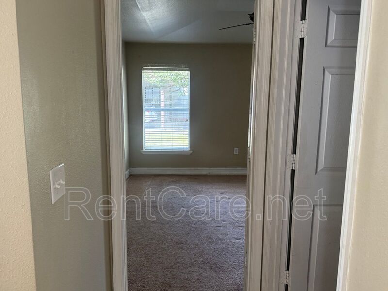 Spacious 3/2 home in Oviedo, just minutes to UCF.  Available Now! property image