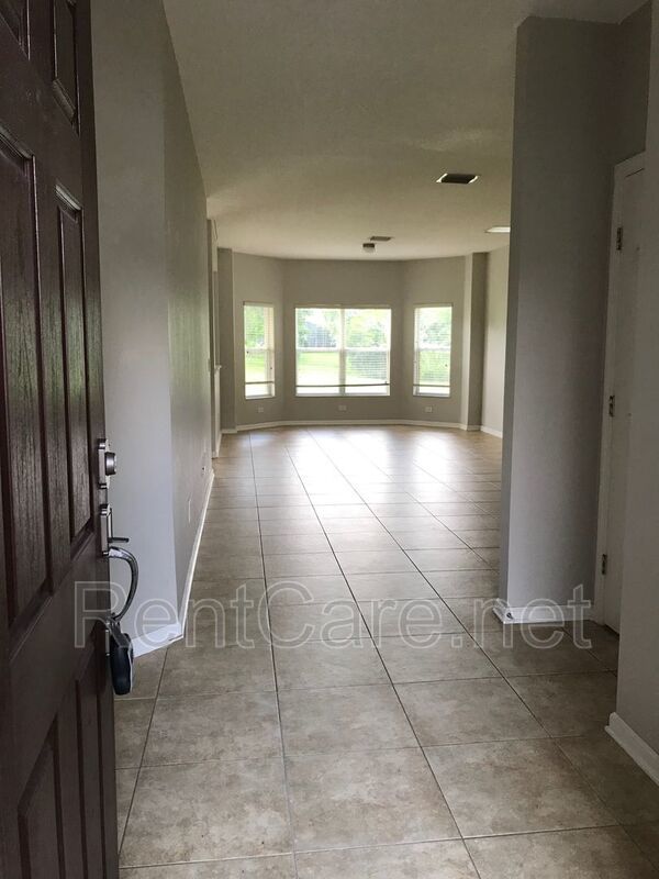 3/2 House in Gated Community close to UCF in East Orlando.  Available Now. property image