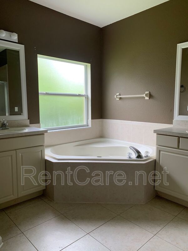 3/2 House in Gated Community close to UCF in East Orlando.  Available Now. property image