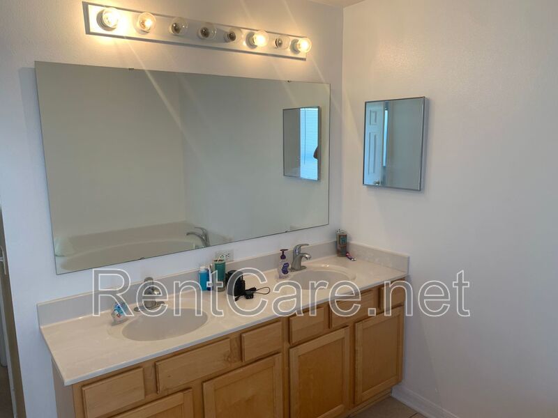 Stunning 4/2.5  Home in Beautiful Clermont. property image