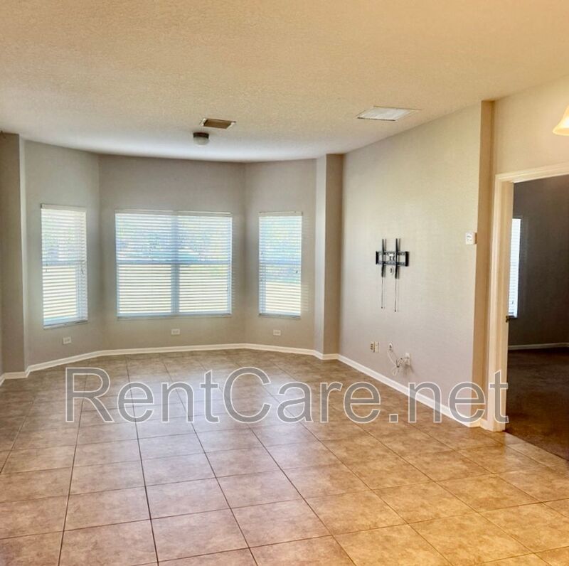 3/2 House in Gated Community close to UCF in East Orlando.  Available Now. property image