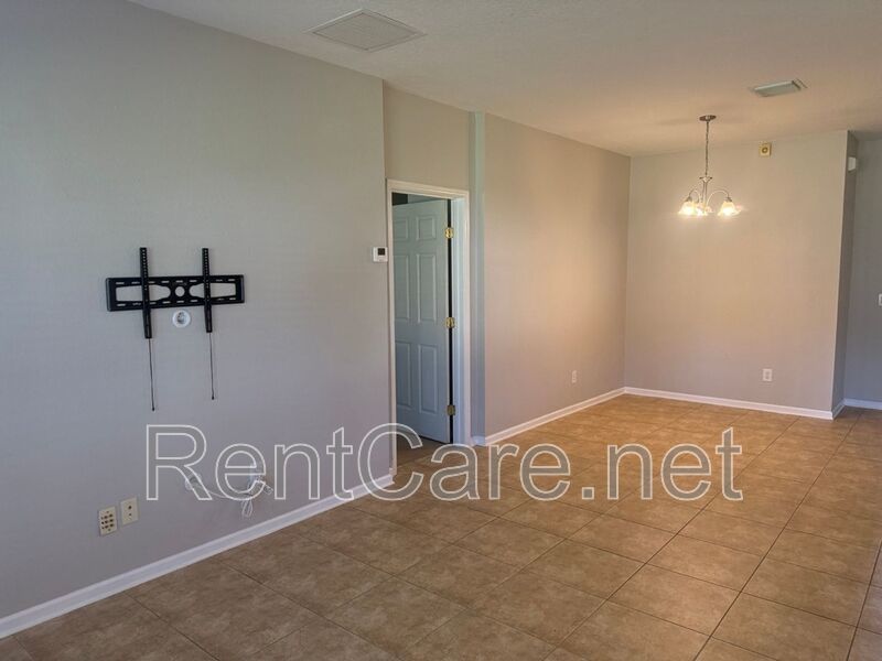 3/2 House in Gated Community close to UCF in East Orlando.  Available Now. property image