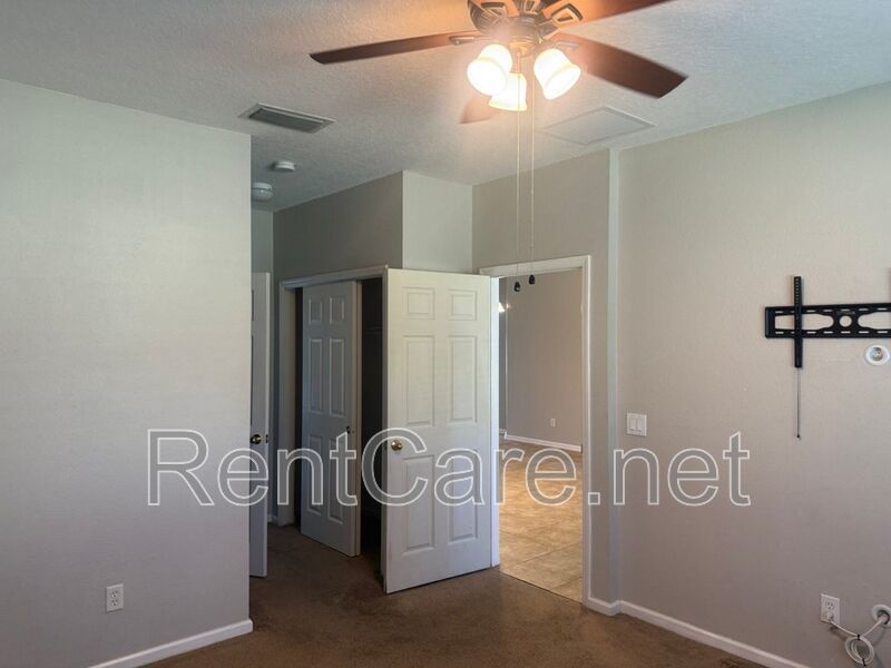 3/2 House in Gated Community close to UCF in East Orlando.  Available Now. property image