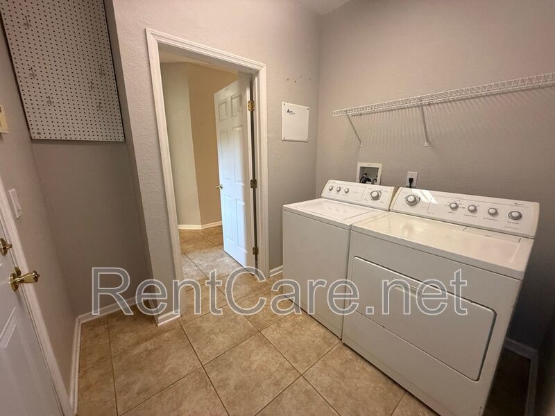 3/2 House in Gated Community close to UCF in East Orlando.  Available Now. property image