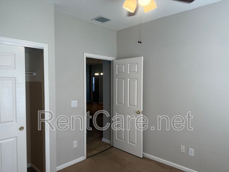3/2 House in Gated Community close to UCF in East Orlando.  Available Now. property image
