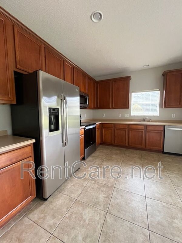 3/2 House in Gated Community close to UCF in East Orlando.  Available Now. property image