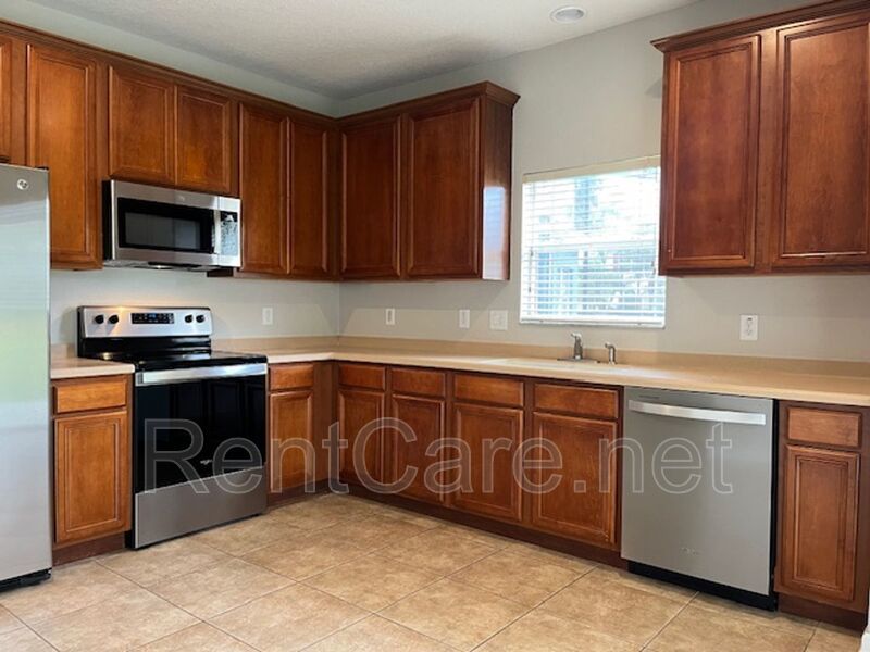 3/2 House in Gated Community close to UCF in East Orlando.  Available Now. property image