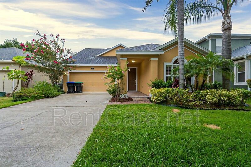 Spacious 3/2 with enclosed office and fence enclosed yard! property image