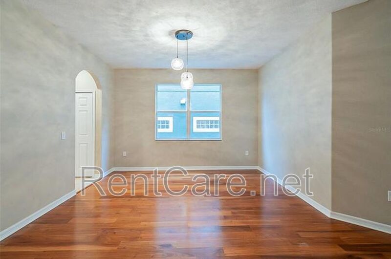 Spacious 3/2 with enclosed office and fence enclosed yard! property image