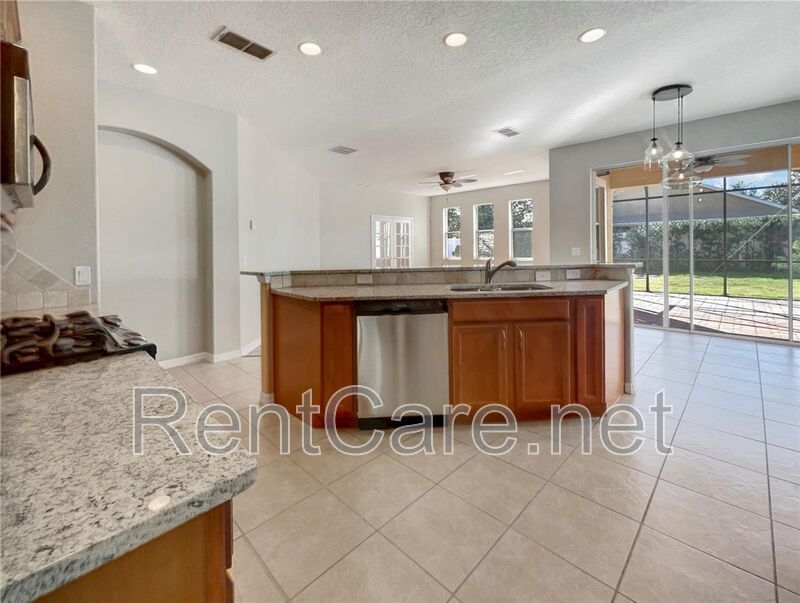 Spacious 3/2 with enclosed office and fence enclosed yard! property image