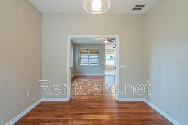 Spacious 3/2 with enclosed office and fence enclosed yard! property image